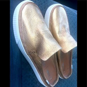 TOMS Gold Vegan Leather Mules - Women’s Size 8.  Perfect Condition!
